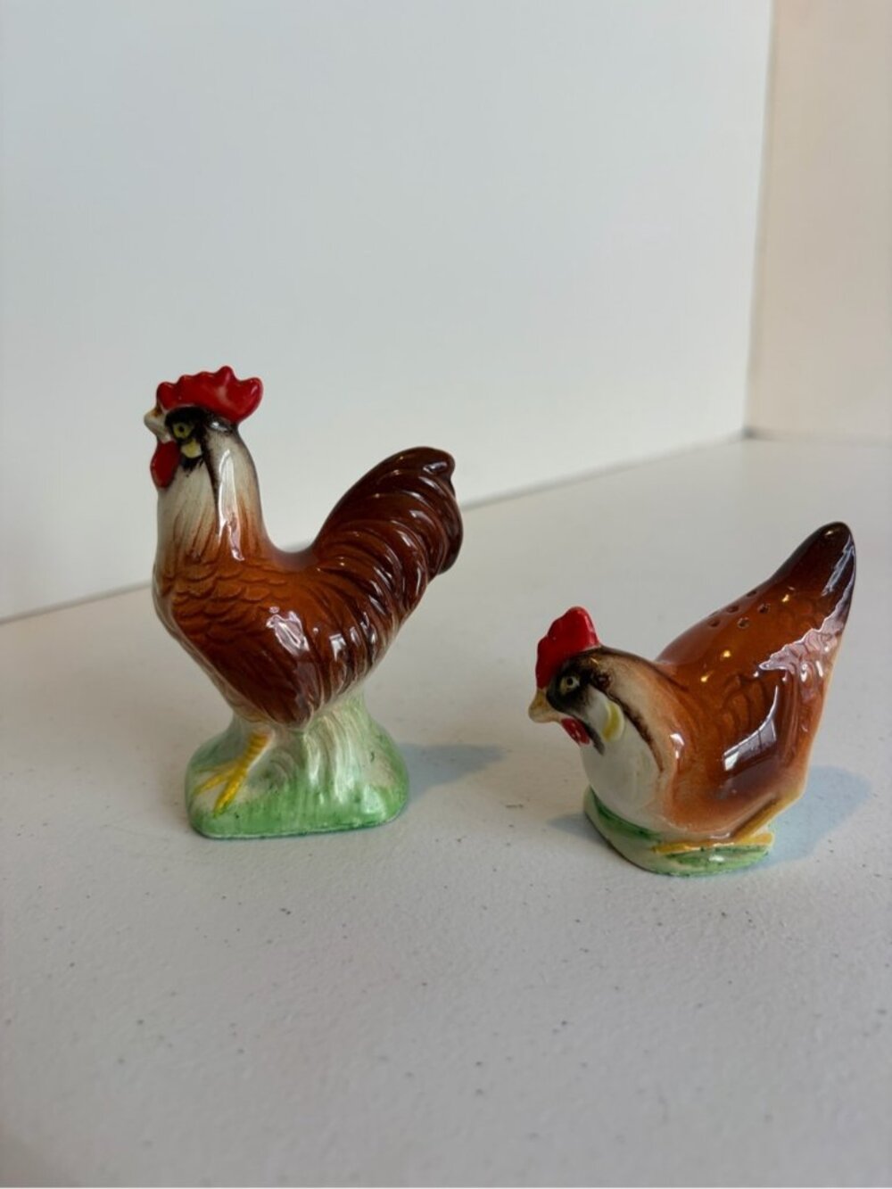 Vintage Rooster Chicken Hen Salt and Pepper shakers Kitsch kitchen Farmhouse 60s - Picture 4 of 6